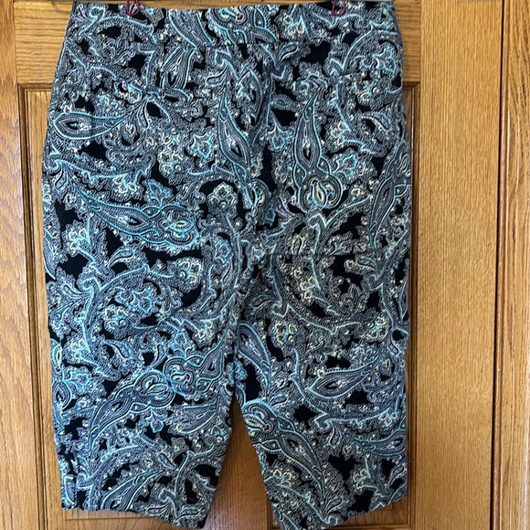 Liz Claiborne Capri Pants. 12P - Picture 3 of 4